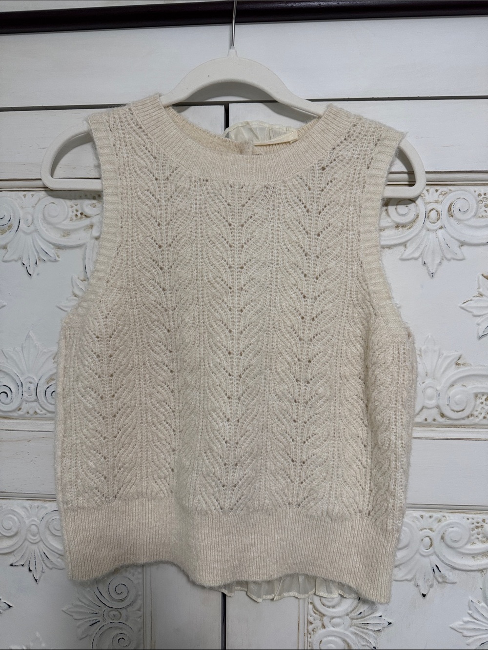 Astr Cream Cable Knit Sleeveless Crew Sweater Vest